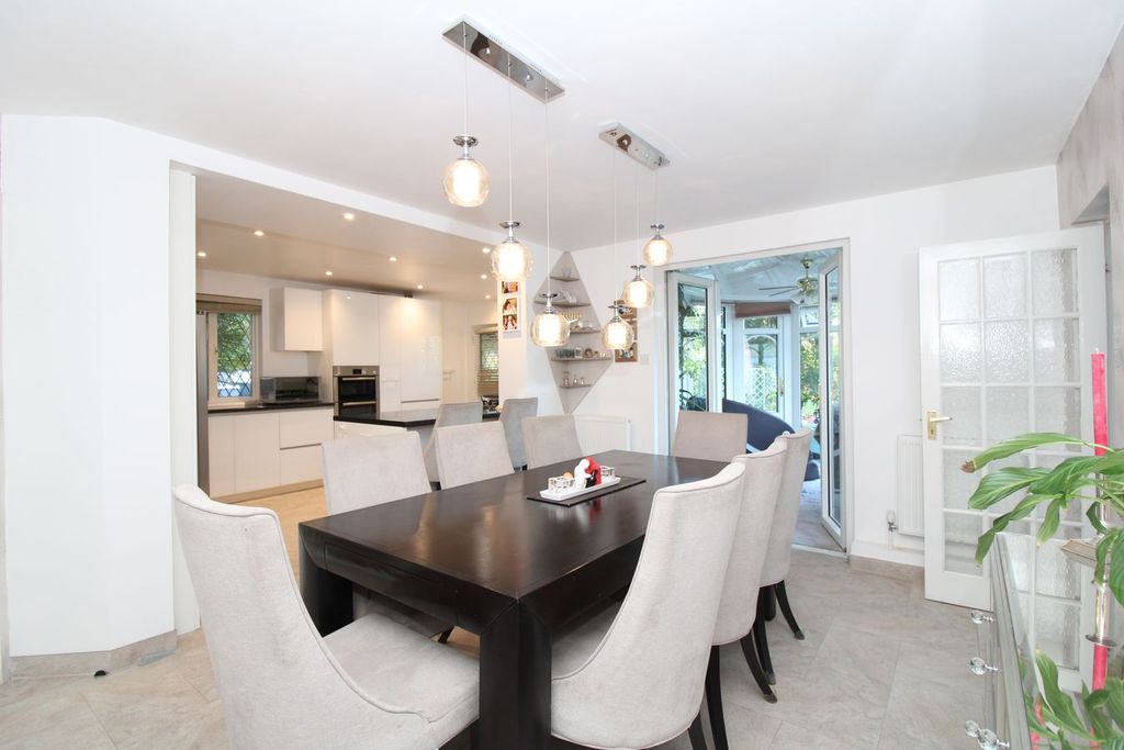 Property photo 1 of 52 Dining Room