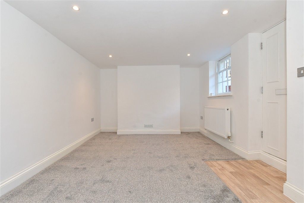 Property photo 2 of 7 Lounge