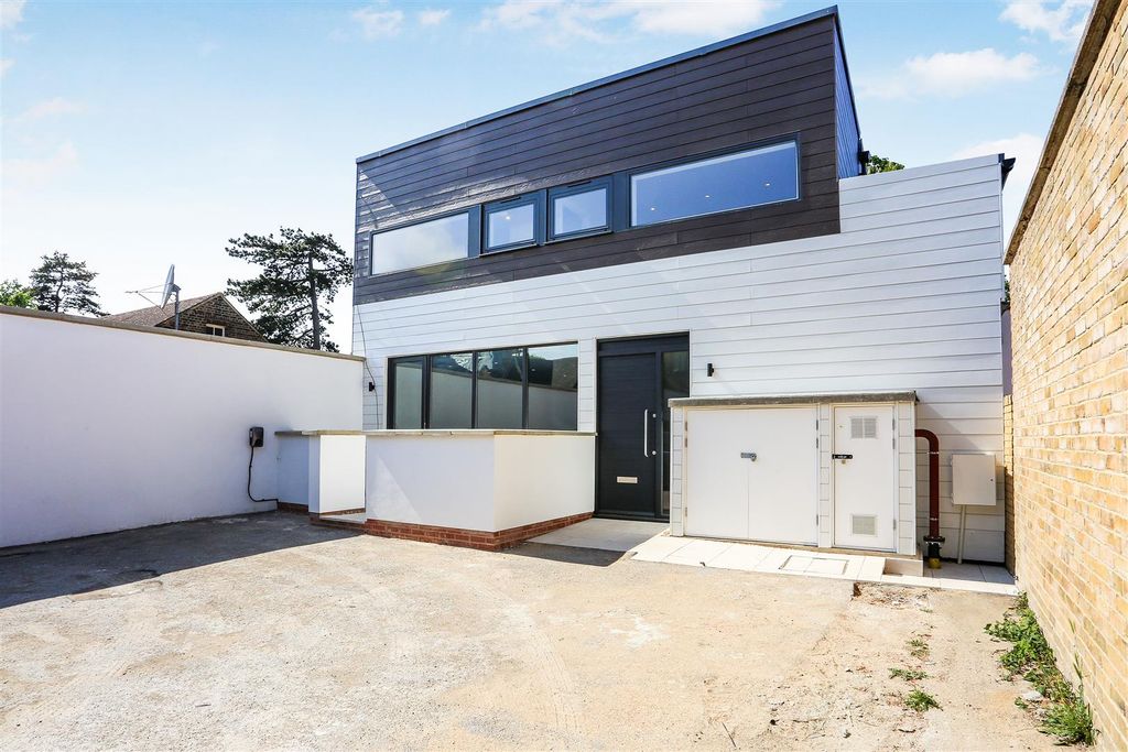 Property photo 1 of 21 1469541018 - The Works, High Steet, Kt174.Jpg