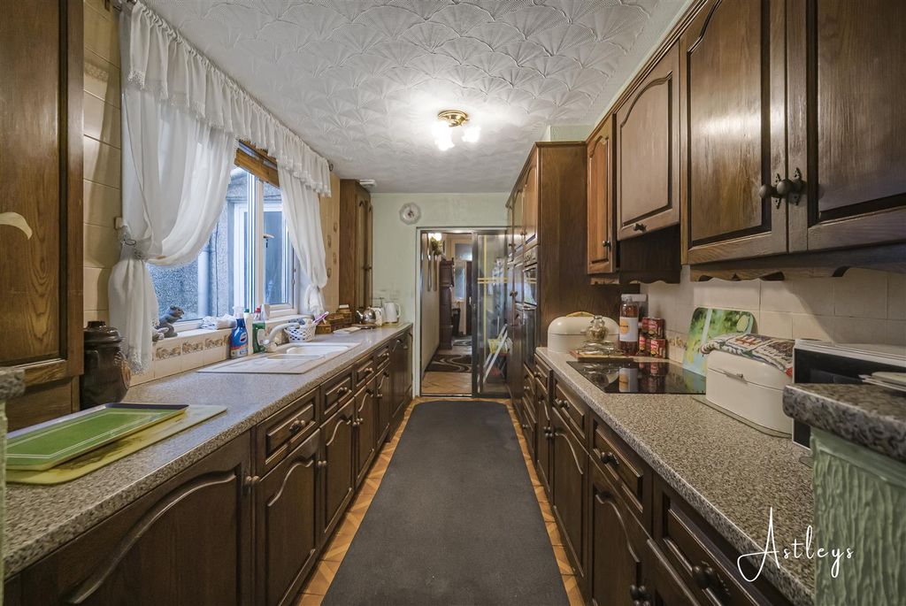 Property photo 3 of 20 Kitchen