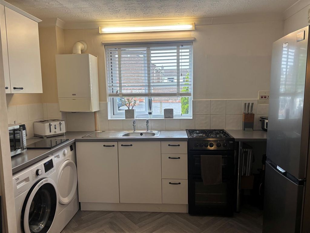 Property photo 3 of 8 Alderton Way - Kitchen.Jpg