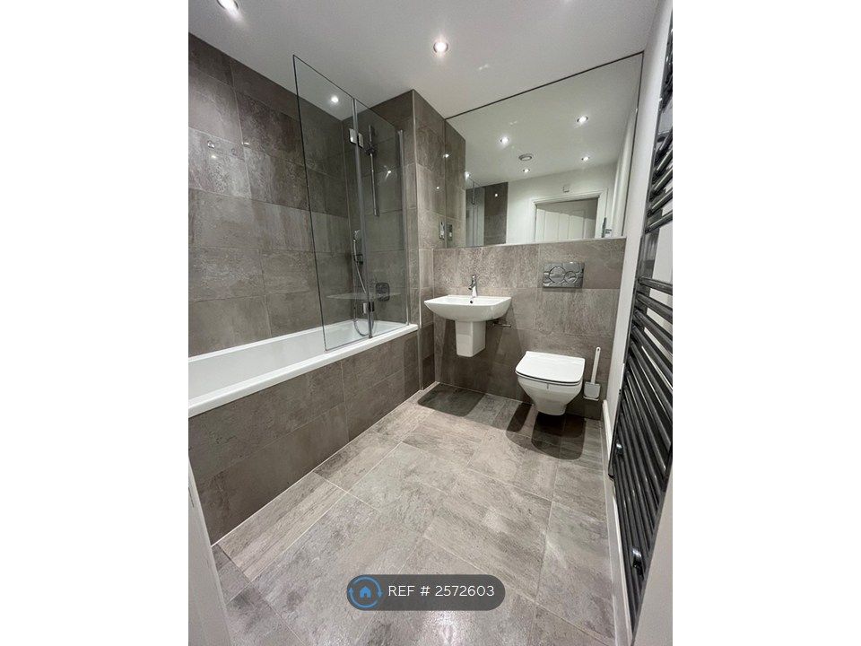 Property photo 2 of 8 Bathroom