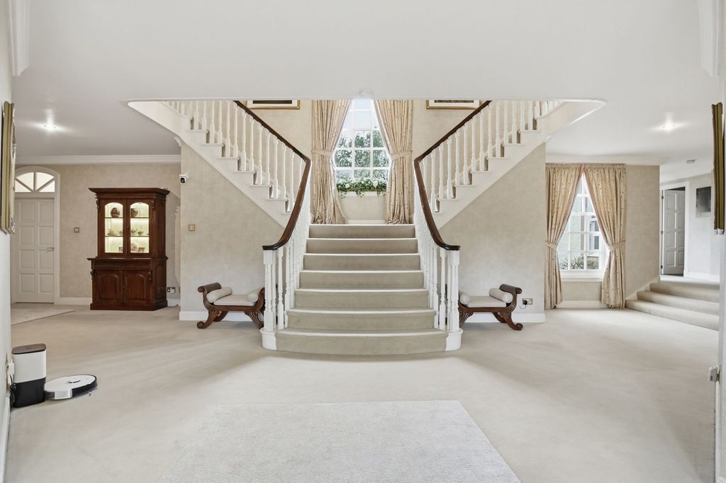 Property photo 2 of 32