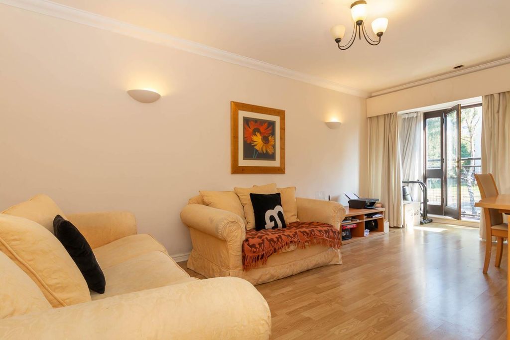 Property photo 1 of 12 Living Room