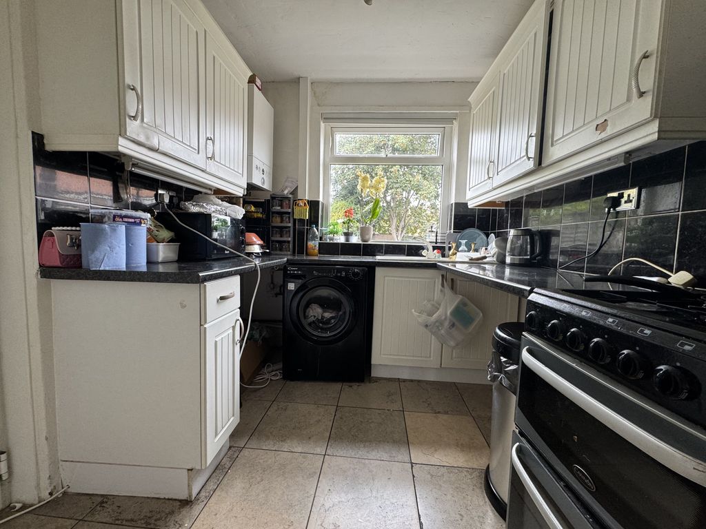 Property photo 2 of 27
