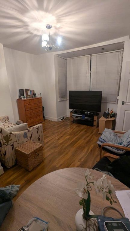 Property photo 2 of 8