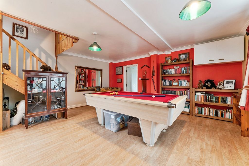 Property photo 2 of 17 Photo