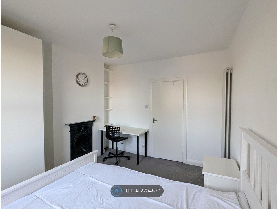 Property photo 3 of 7 Bedroom (1)