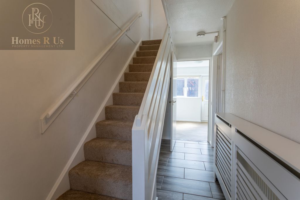 Property photo 2 of 10 6 Heathersett Gardens, Ng6 8Lh-0008