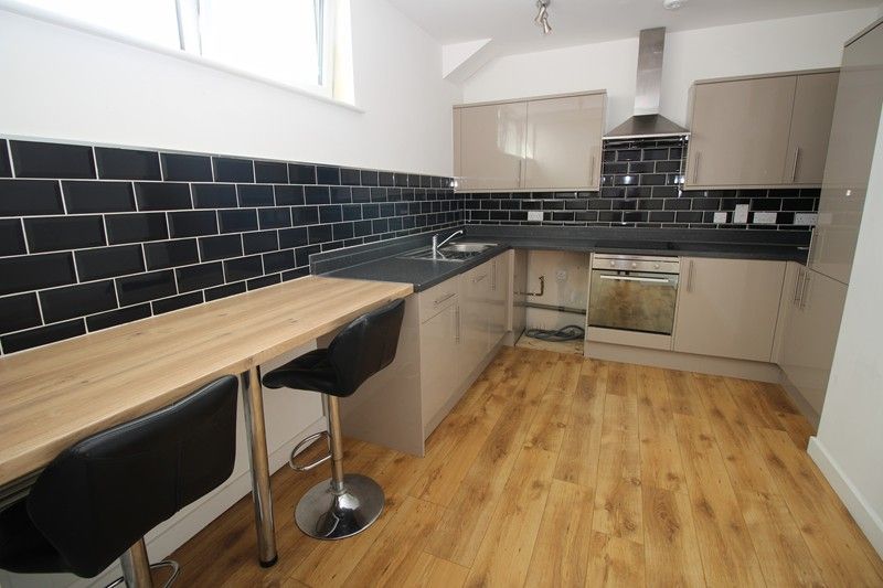 Property photo 3 of 7 Kitchen