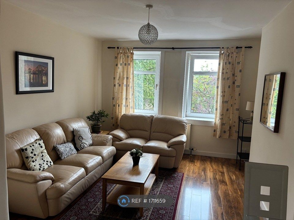 Property photo 1 of 11 Living Room