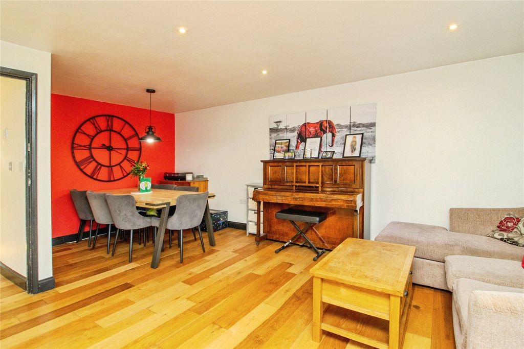 Property photo 3 of 23 Picture No. 34