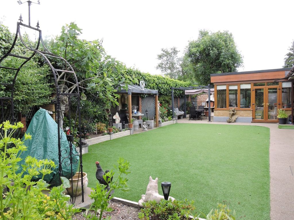 Property photo 2 of 31