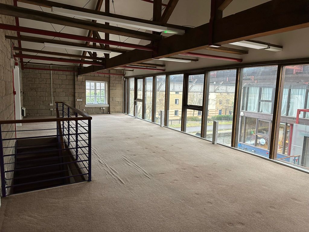 Property photo 3 of 9 Photo 7