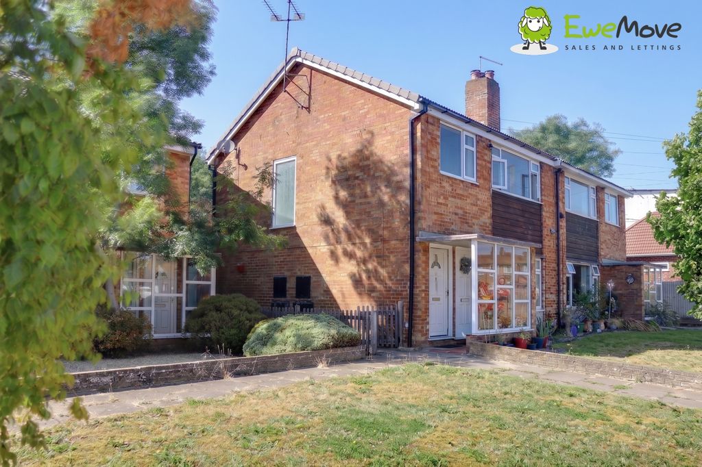 Property photo 2 of 6 At Hitchin Road By Ben Brind @Ewemove Sales &amp; Lett