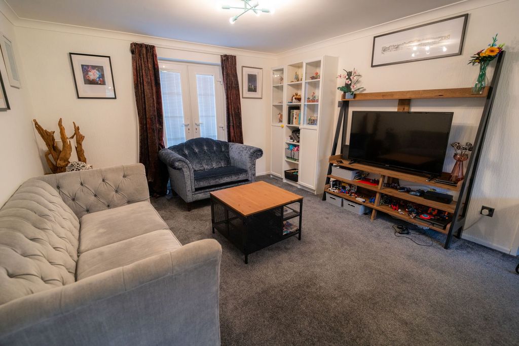 Property photo 3 of 25