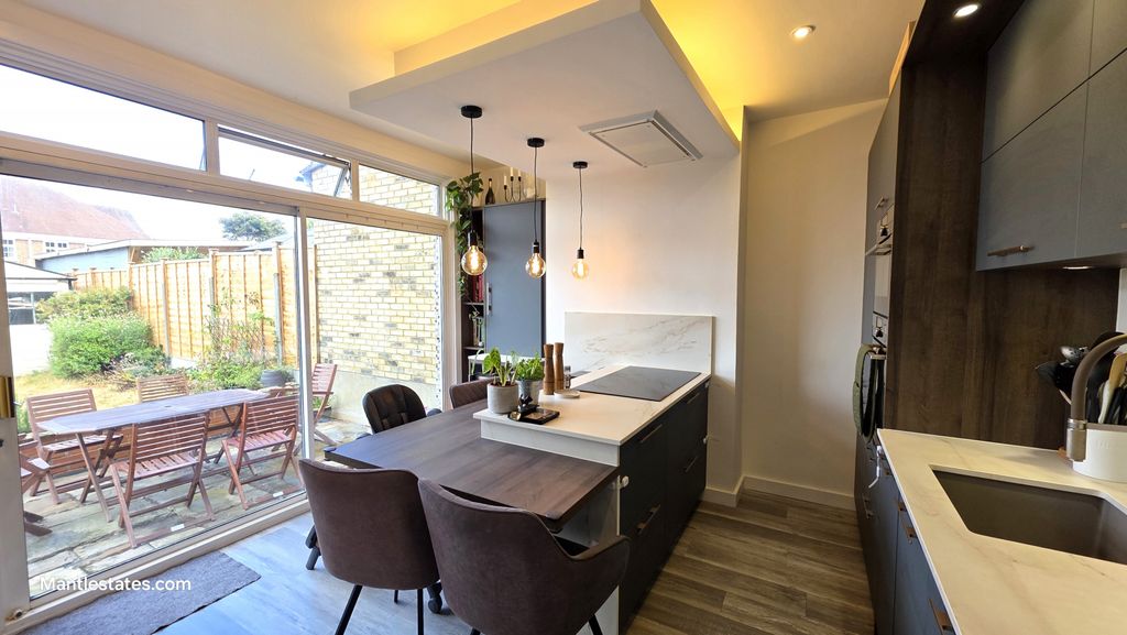 Property photo 3 of 18 Kitchen Dining Room