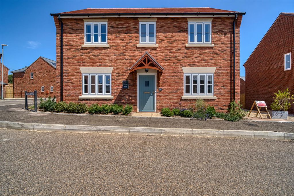Property photo 1 of 11 Front