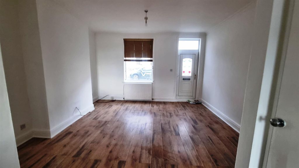 Property photo 2 of 9 Lounge