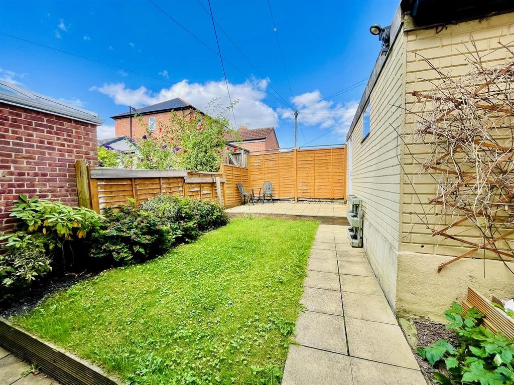 Property photo 2 of 11 Externally