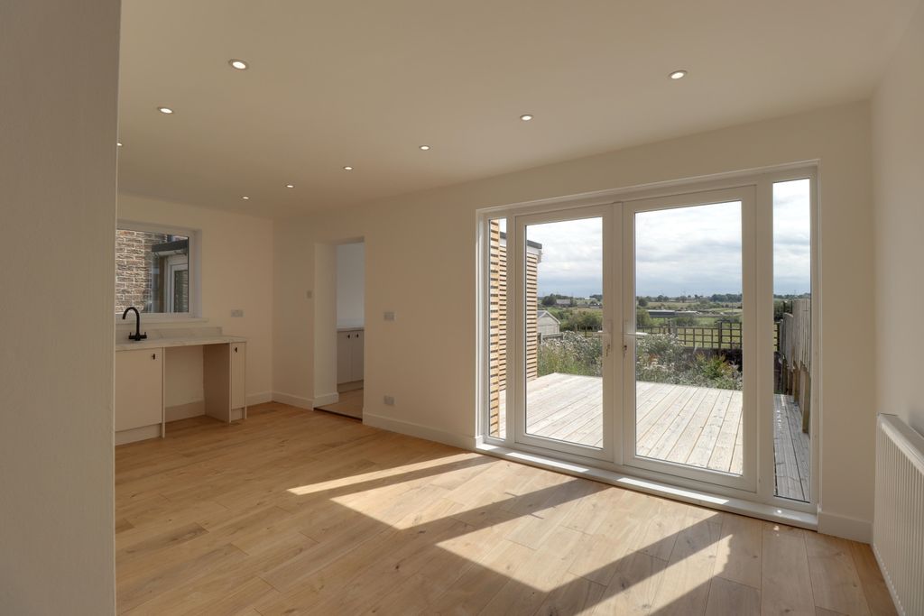 Property photo 1 of 12 Kitchen Diner 3