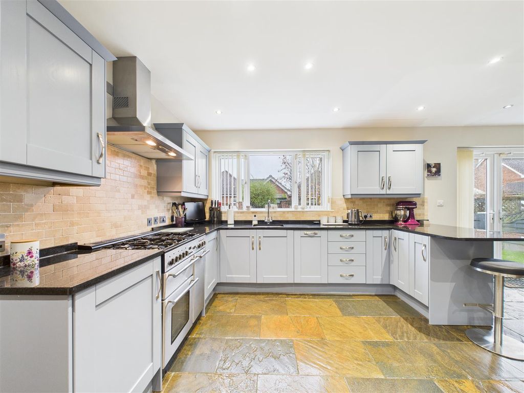 Property photo 3 of 20 Cam03303G0-Pr0260-Still026.Jpg