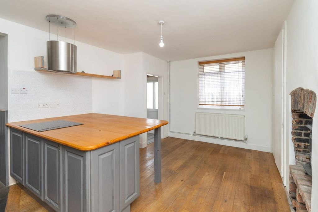 Property photo 2 of 47
