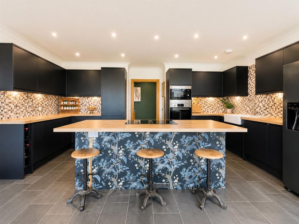 Property photo 2 of 29 Dining Kitchen