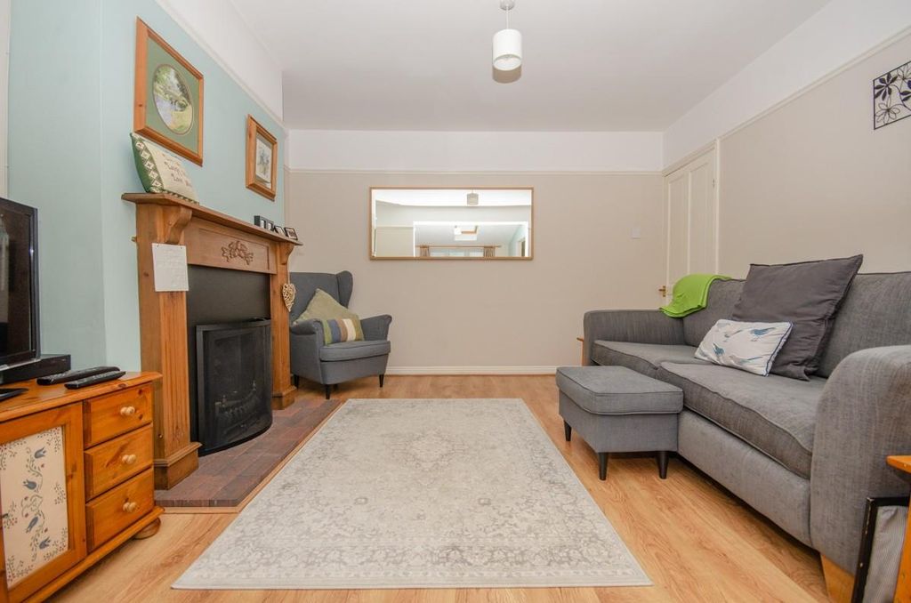 Property photo 3 of 19 Lounge.Jpg