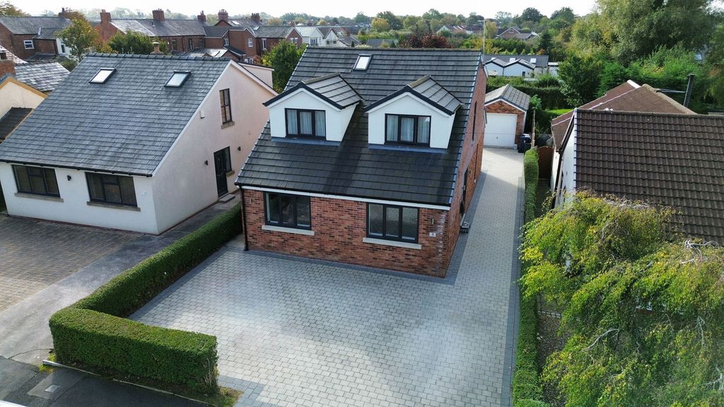 Property photo 2 of 32