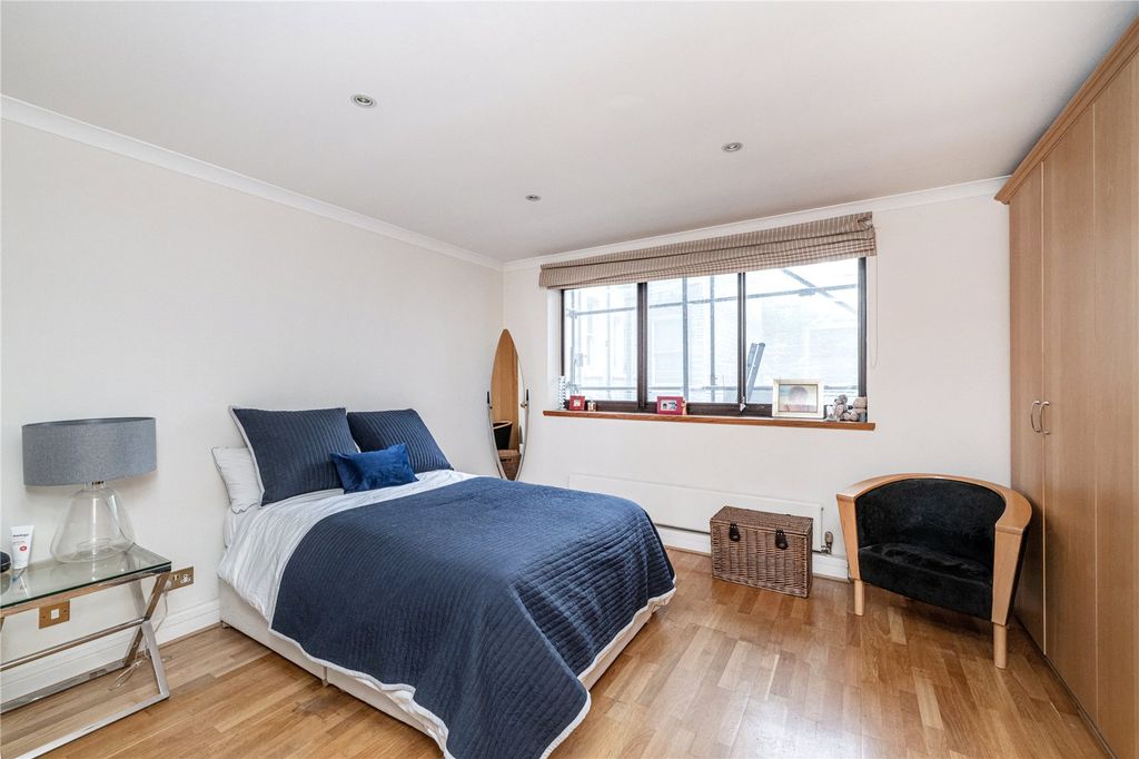 Property photo 3 of 10 Bedroom 1