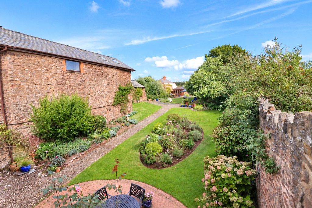 Property photo 3 of 32 Picture No. 27