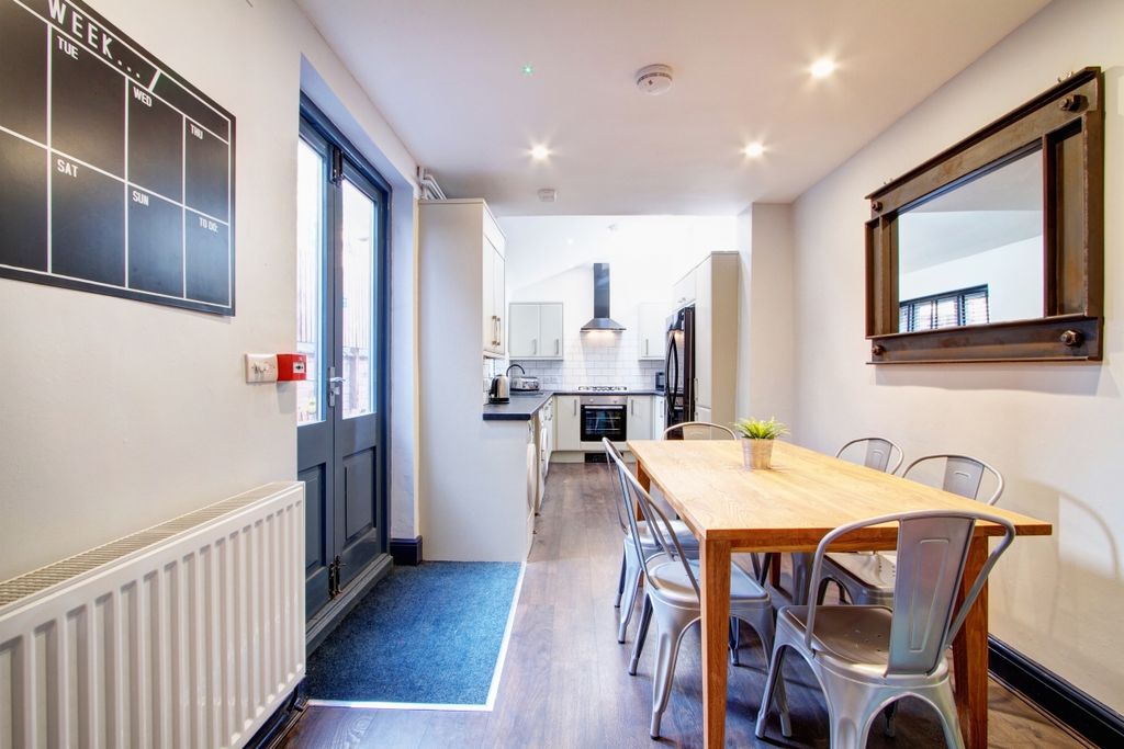 Property photo 3 of 10 Photo 2