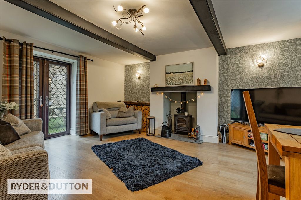 Property photo 1 of 22 Lounge