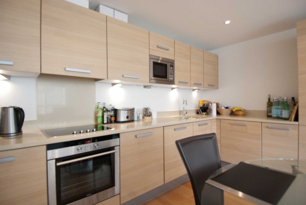 Property photo 3 of 10 Kitchen