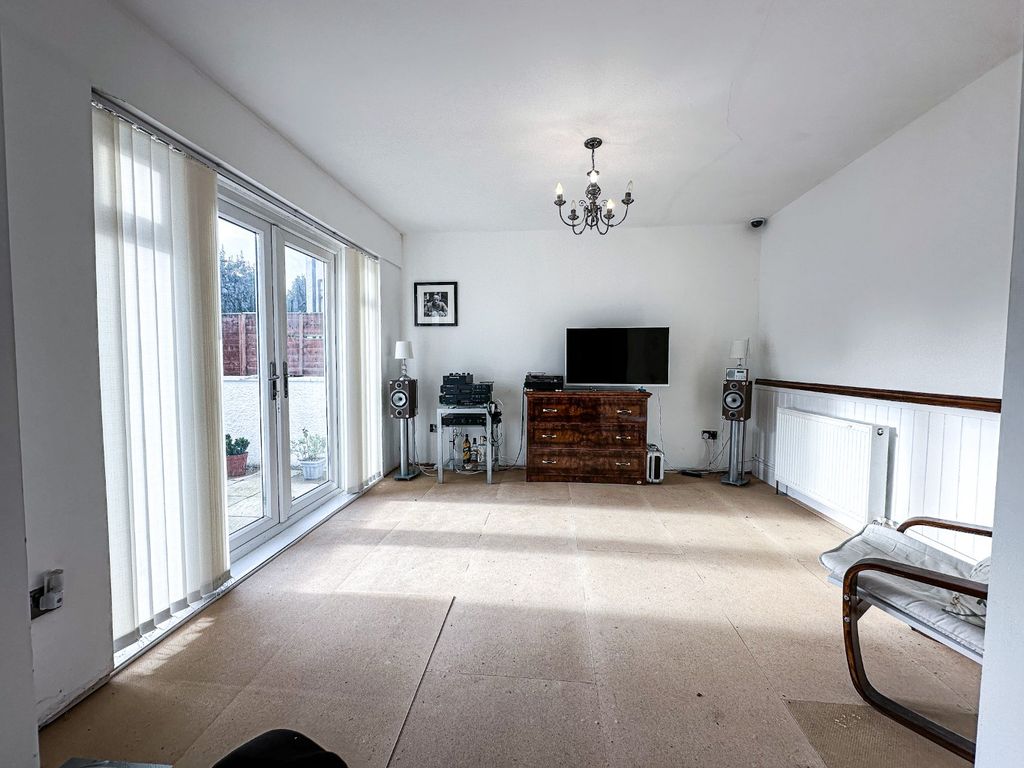 Property photo 2 of 18 3787943