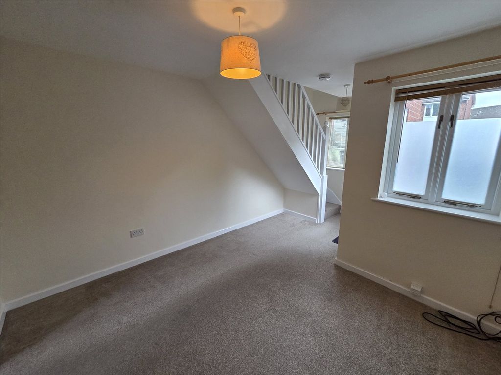 Property photo 2 of 9 Picture No. 12