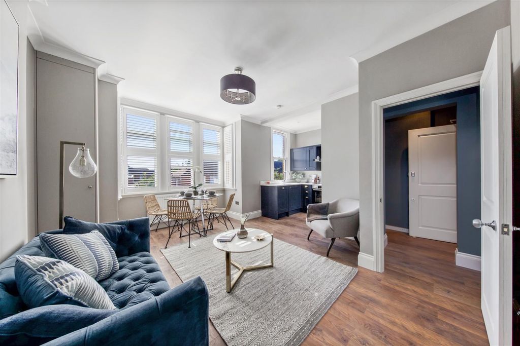 Property photo 3 of 11 Gallery