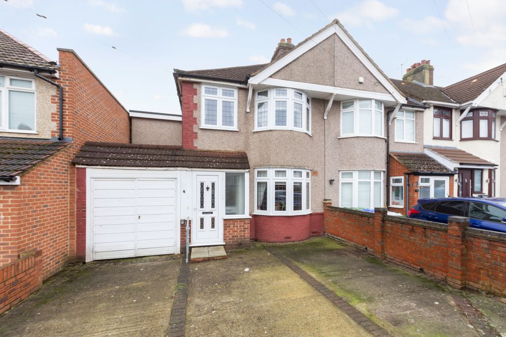 Property photo 1 of 13 4 Bedroom End Of Terrace House