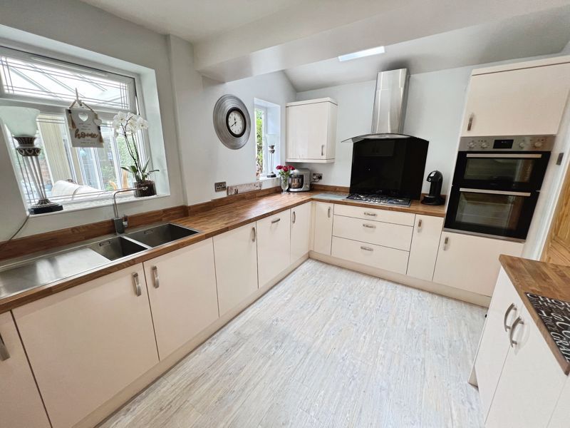 Property photo 3 of 21 Kitchen