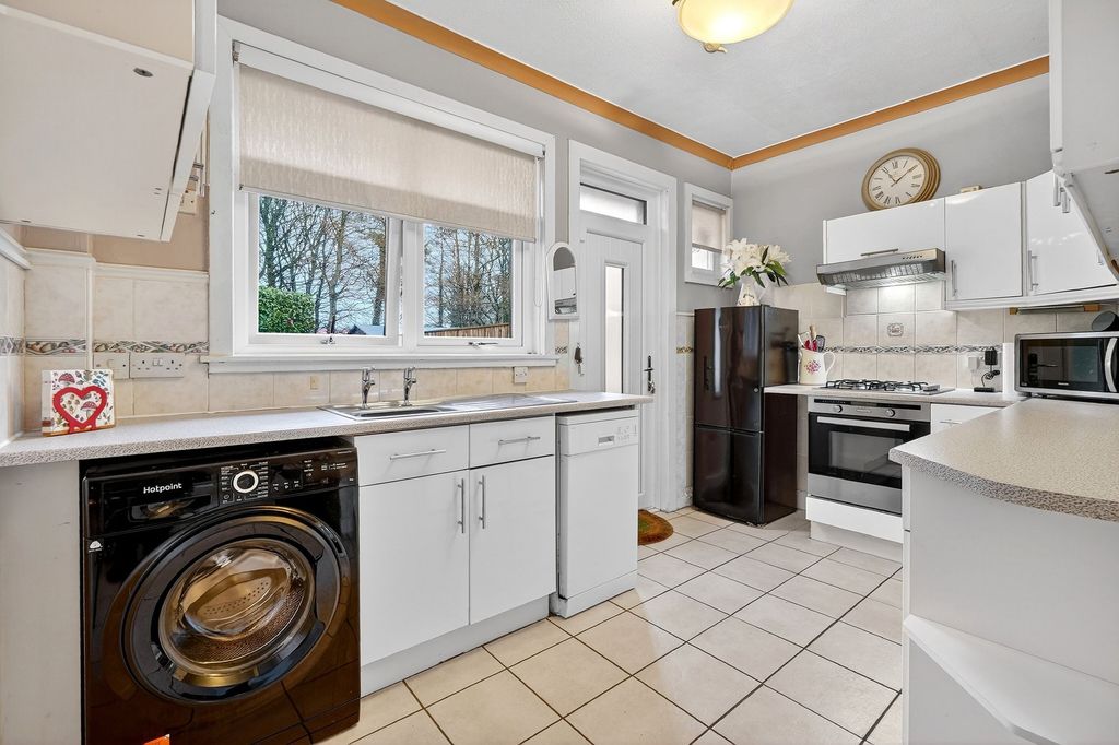 Property photo 2 of 23