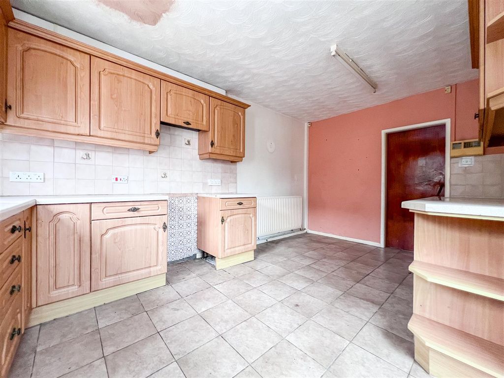 Property photo 3 of 17 Kitchen Dining