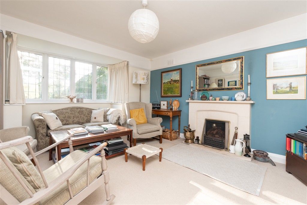 Property photo 2 of 12 Lounge