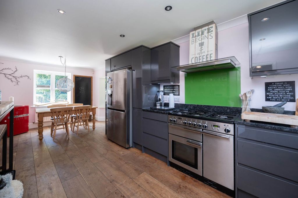 Property photo 2 of 36