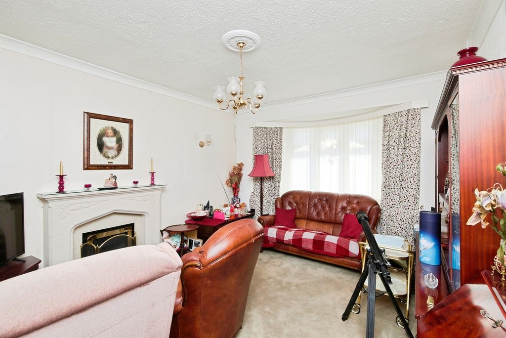 Property photo 2 of 17 Photo