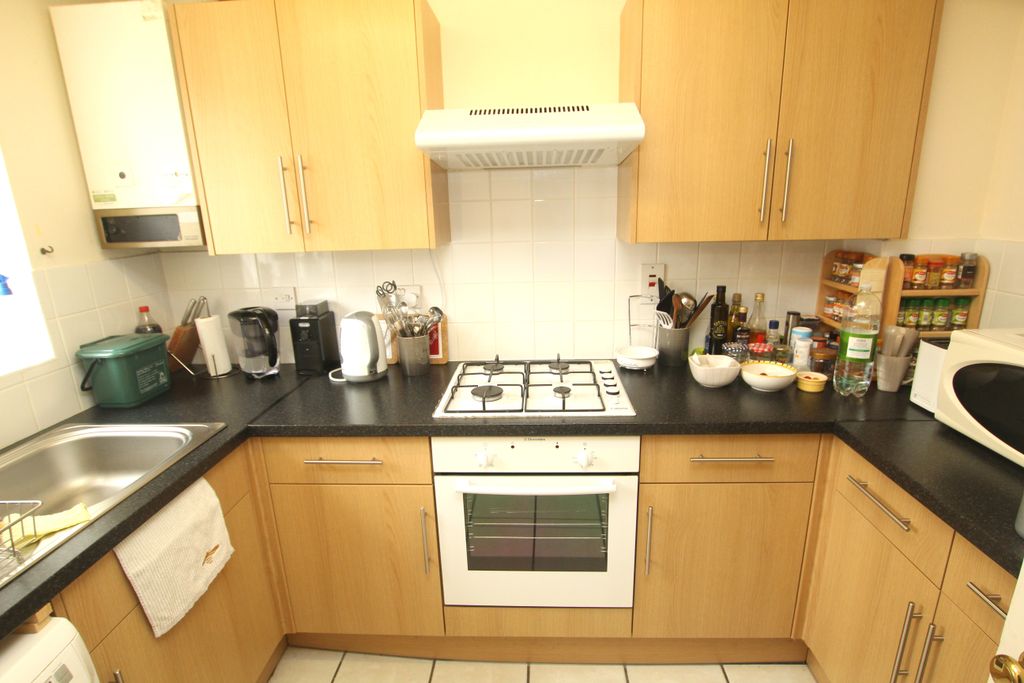 Property photo 3 of 7 Kitchen