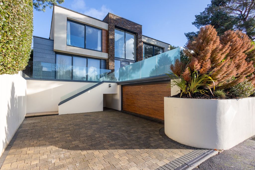 Property photo 1 of 20 R6M_9940-Edit