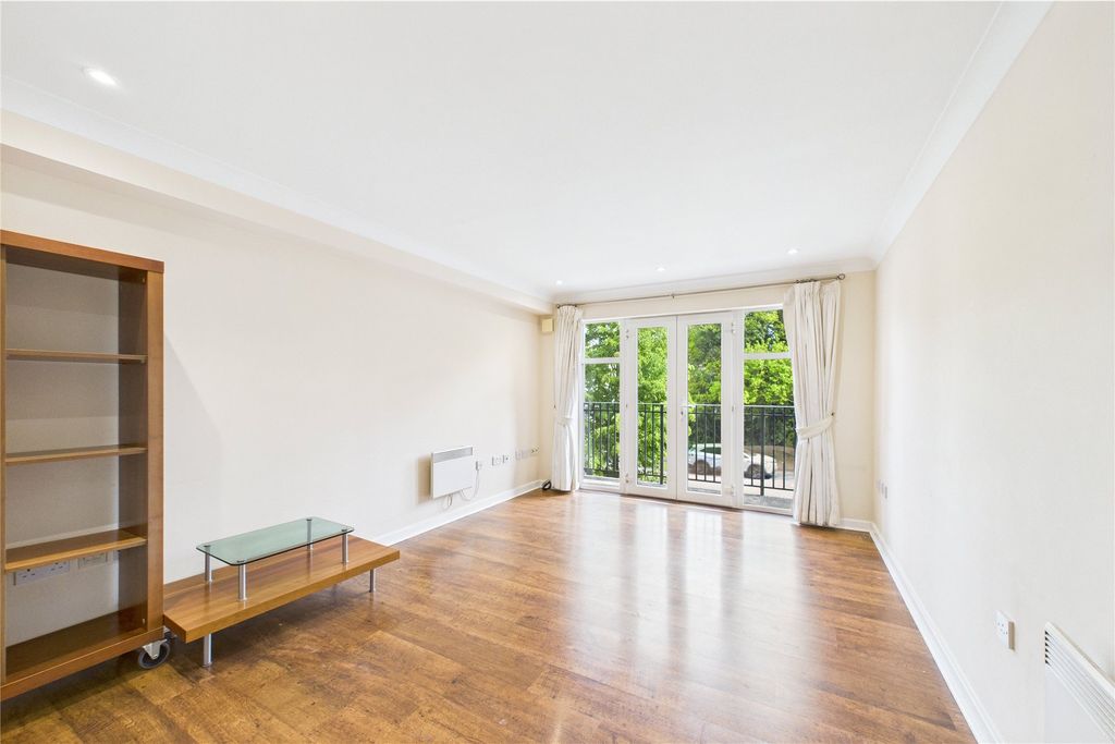 Property photo 3 of 10 Picture No. 01