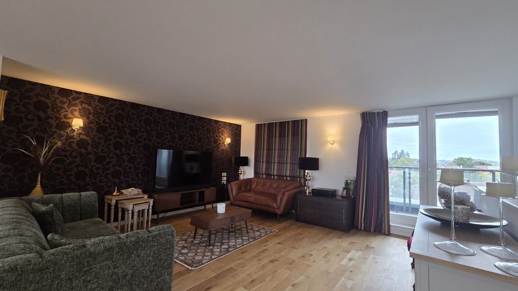 Property photo 2 of 11