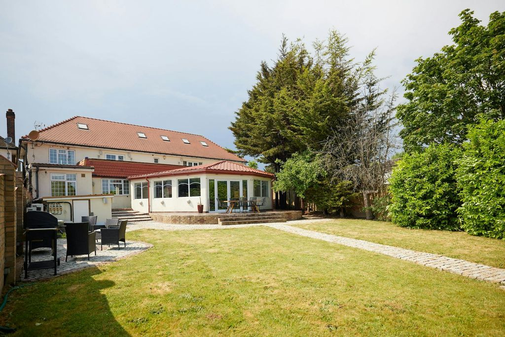 Property photo 2 of 24